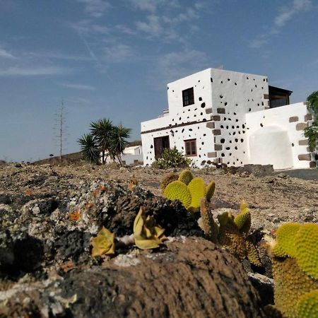 Lanzarote Casa Volcanica-Anclada Sobre La Lava Del Volcan Montana Blanca Экстерьер фото