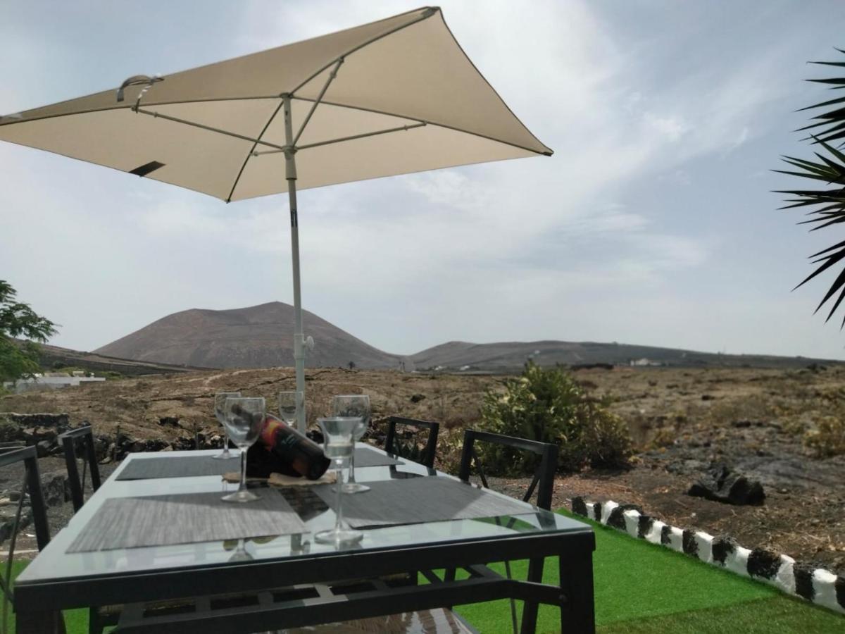 Lanzarote Casa Volcanica-Anclada Sobre La Lava Del Volcan Montana Blanca Экстерьер фото