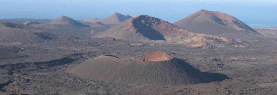 Lanzarote Casa Volcanica-Anclada Sobre La Lava Del Volcan Montana Blanca Экстерьер фото