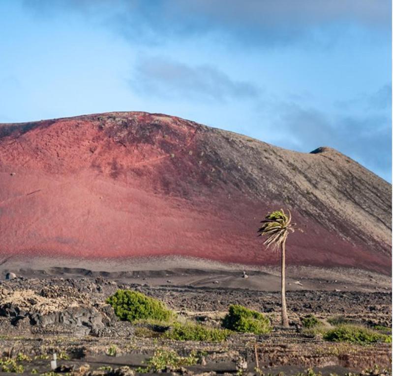 Lanzarote Casa Volcanica-Anclada Sobre La Lava Del Volcan Montana Blanca Экстерьер фото